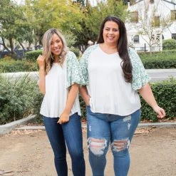 Boutique Simplified Summer Daisy Ruffle Sleeve Top