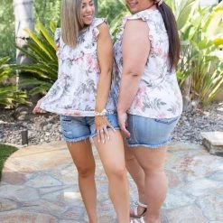 Boutique Simplified Heart Of Dixie Sleeveless Top