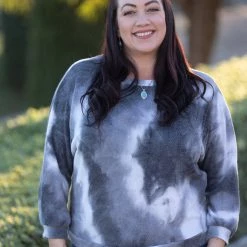 Boutique Simplified Let It Be Pullover Tops