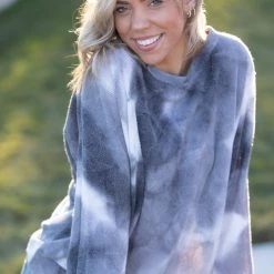 Boutique Simplified Let It Be Pullover Tops