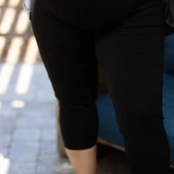 Boutique Simplified Perfect Curves Crop Leggings Bottoms