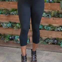 Boutique Simplified Perfect Curves Crop Leggings Bottoms