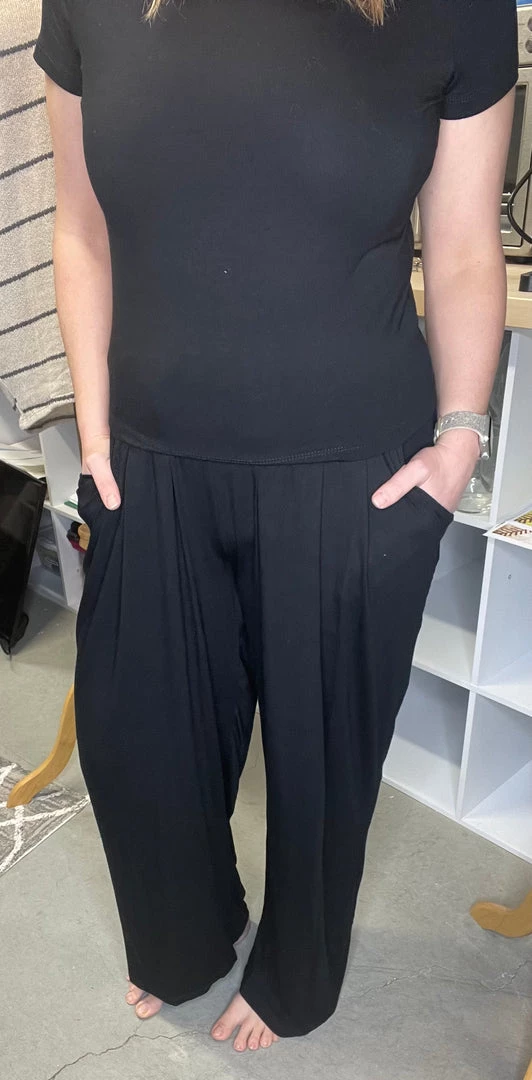 Charlotte Avery Black Jersey Joggers 1 Charlotte Avery Black Jersey Joggers